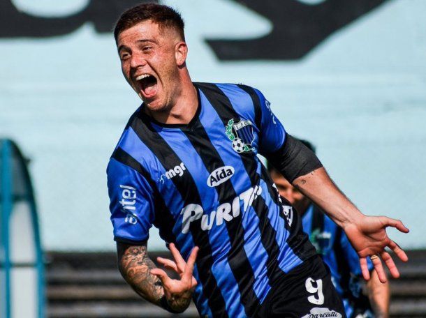 El delantero uruguayo que está cada vez más cerca de jugar en Newells