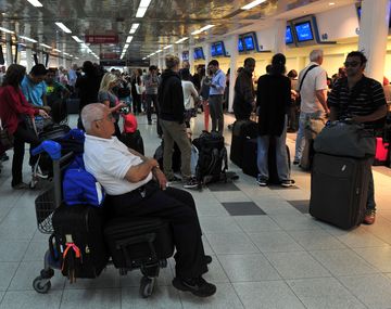 Buscan reubicar a los pasajeros de Sol en otros vuelos