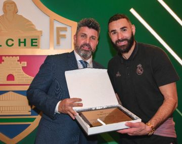 El Elche de Bragarnik homenajeó a Benzema por el Balón de Oro