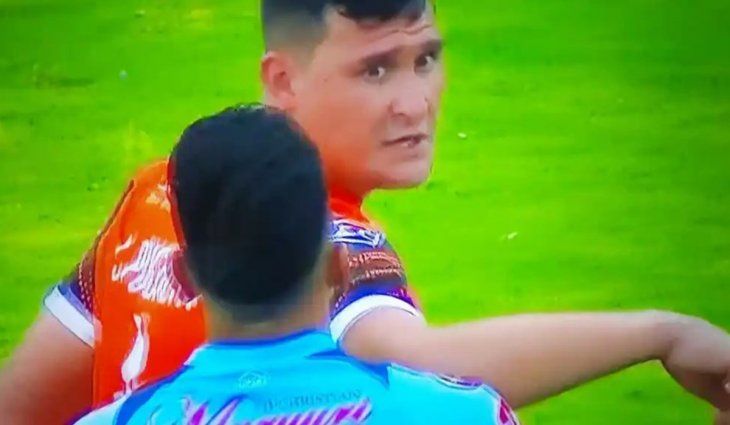 Expulsaron al arquero argentino Joaquín Pucheta por orinar en la cancha durante un partido