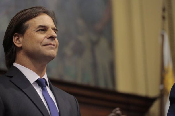 El presidente uruguayo obtuvo una aprobación del 44% según la encuesta de Opción Consultores.