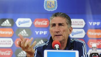 El DT argentino Edgardo Bauza admitió que la lesión de Paulo Dybala parece ser un desgarro. El DT argentino Edgardo Bauza admitió que la lesión de Paulo Dybala parece ser un desgarro.