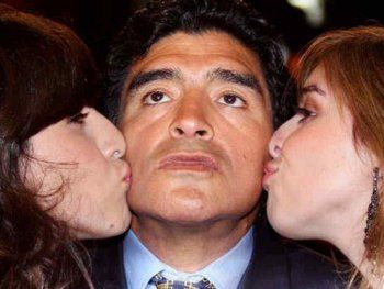 Diego Maradona y sus hijas