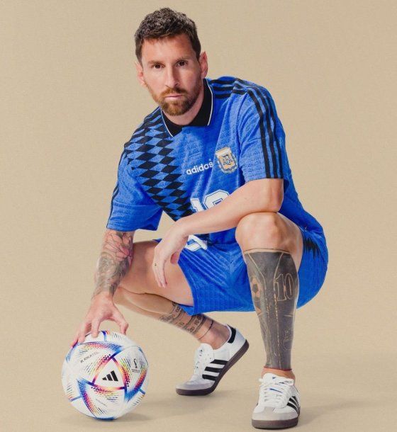 Lionel Messi modeló la nueva edición de la camiseta Argentina que es furor
