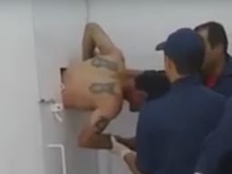 Ladrón atrapado en la puerta del calabozo Ladrón atrapado en la puerta del calabozo