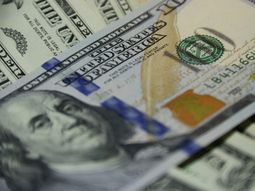 El dólar global recuperaba algo de su valor perdido en una jornada política. El dólar global recuperaba algo de su valor perdido en una jornada política.