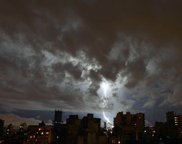 Rige alerta por tormentas y granizo en cinco provincias