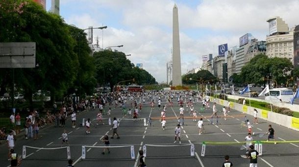 El Obelisco, listo para rodearse de mini canchas de tenis