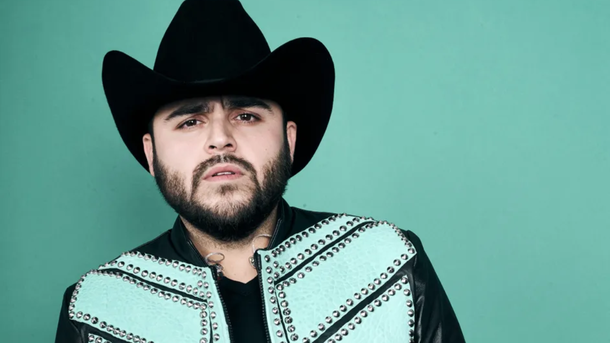 De cuánto es la fortuna de Gerardo Ortíz en 2025, el cantante mexicano que admitió tener vínculos con el narcotráfico