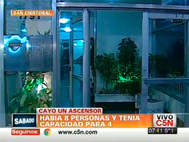 Seis heridos graves por la caída de un ascensor