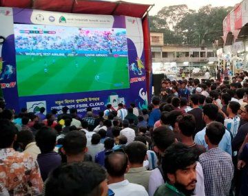 Un fanático de la Selección murió de un infarto en Bangladesh mientras veía el partido ante Arabia Saudita