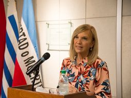 Luis Lacalle Pou le traspasó el mando a la vicepresidenta Beatriz Argimón, debido a sus viajes a Chile y Francia. Luis Lacalle Pou le traspasó el mando a la vicepresidenta Beatriz Argimón, debido a sus viajes a Chile y Francia.
