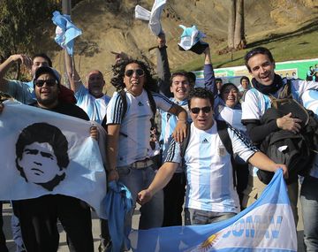{altText(,#VamosArgentina Fanáticos juegan la previa Argentina - Colombia)}