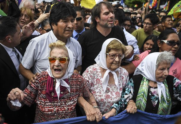 Evo Morales con las Madres de Plaza de Mayo