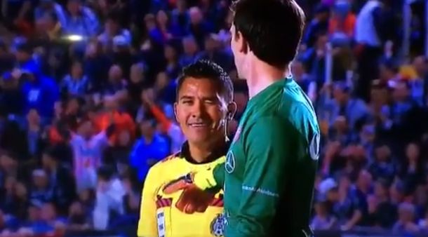 El saludo de Guerrero al argentino tras su gran intervención