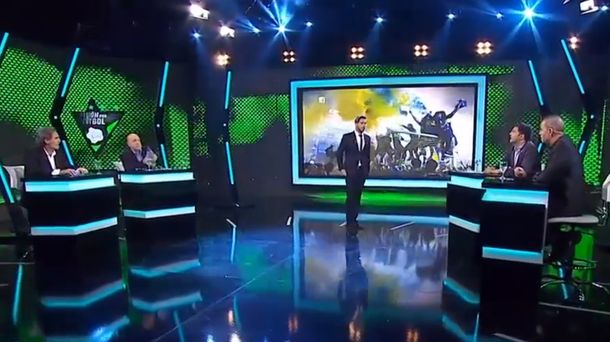 VIDEO: Angelici mandó al frente a dos periodistas y dijo que eran de Boca