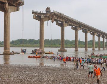 Derrumbe en India: hay al menos nueve muertos tras la caída de un puente