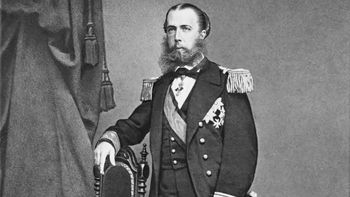 En1867 En la Ciudad de México, José María Lacunza, abre el pliego en que consta la abdicación de Maximiliano. En1867 En la Ciudad de México, José María Lacunza, abre el pliego en que consta la abdicación de Maximiliano.