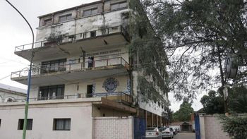 escapan de una dependencia policial con cucharas y tenedores