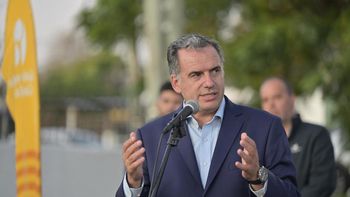 El 70% de la población de Canelones aprueba la gestión de Yamandú Orsi, que competirá por la presidencia de Uruguay. El 70% de la población de Canelones aprueba la gestión de Yamandú Orsi, que competirá por la presidencia de Uruguay.