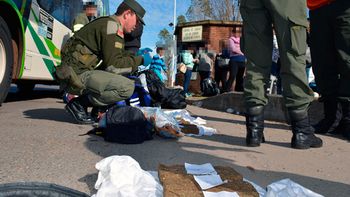 en micro, con mochilas con marihuana en micro, con mochilas con marihuana