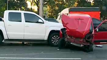impresionante choque entre tres camionetas en panamericana y general paz: una llevaba caballos impresionante choque entre tres camionetas en panamericana y general paz: una llevaba caballos