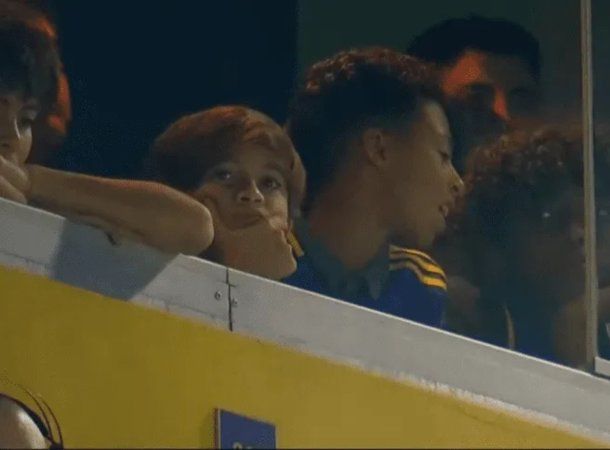 Sorpresa por la presencia de Thiago Messi en la Bombonera: su reacción en el gol de Boca