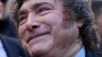 Javier Milei apareció con una curita en el cuello. Javier Milei apareció con una curita en el cuello.