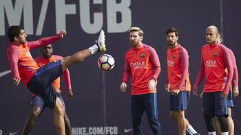 Messi entrena con el Barcelona tras recuperarse del desgarro. Messi entrena con el Barcelona tras recuperarse del desgarro.