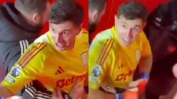 la noche caliente de dibu martinez en su vuelta a la cancha del arsenal la noche caliente de dibu martinez en su vuelta a la cancha del arsenal