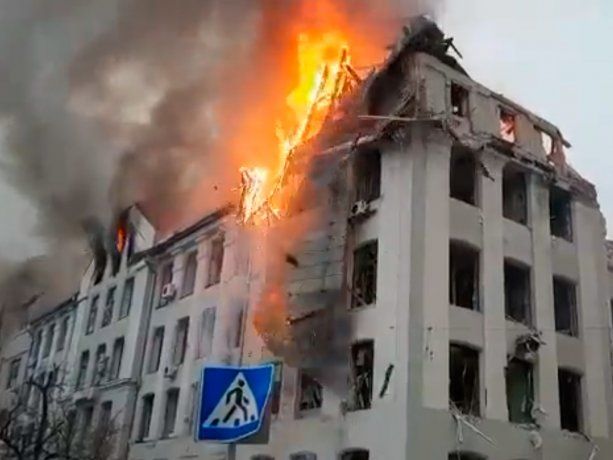 Rusia bombardeó una universidad en Jarkov: hubo varios muertos