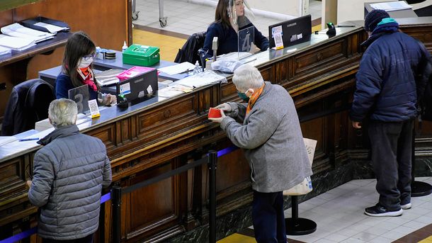 IFE: piden a beneficiarios esperar a conocer su fecha de cobro para sacar turno en el banco