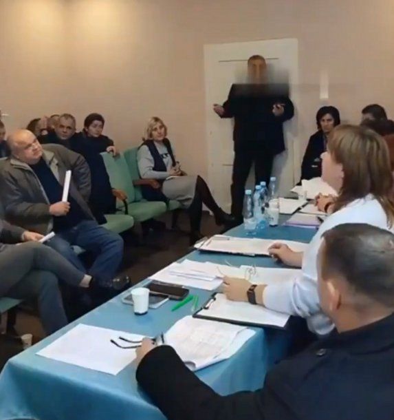 Ucrania: un concejal de Volodymyr Zelenski se inmoló con granadas durante una reunión municipal