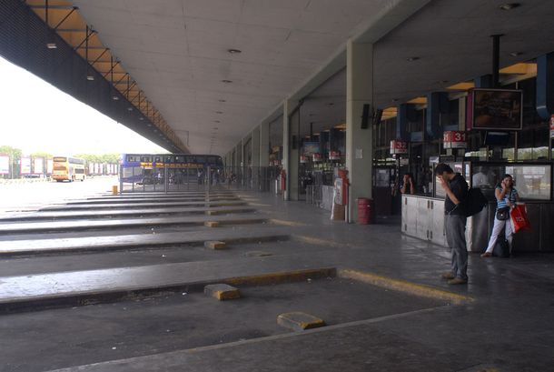 Terminal de Retiro casi vacía