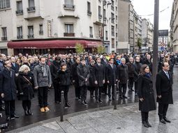 Francia recuerda a las víctimas de los atentados en París en el primer aniversario. Francia recuerda a las víctimas de los atentados en París en el primer aniversario.