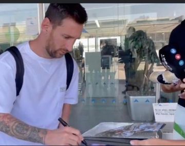 Lionel Messi viajó a Barcelona luego del gran arranque del PSG