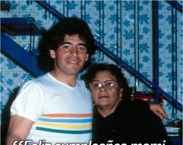 Maradona recordó a Doña Tota en el día de su cumpleaños