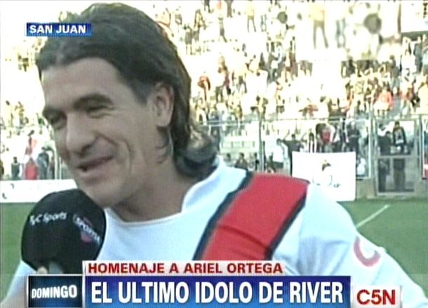 Figuras de River homenajearon al Burrito Ortega en San Juan