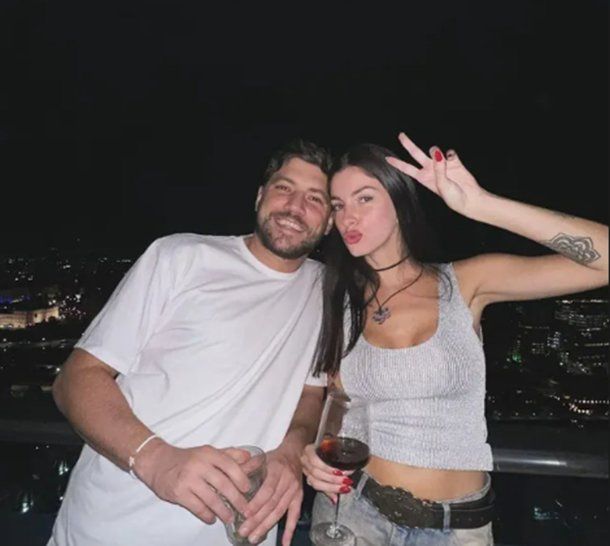 ¿Romance confirmado?: el notero de AZZ y la hincha de Boca viral coincidieron en el show del padre Guilherme