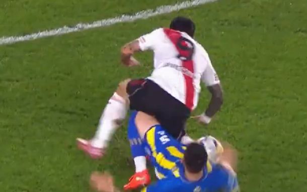 Durísimo lesión de Sebastián Driussi en River vs. Rosario Central.