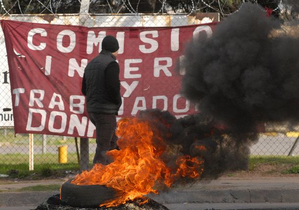 Empresarios y trabajadores se reúnen para evitar el cierre de la imprenta Donnelley