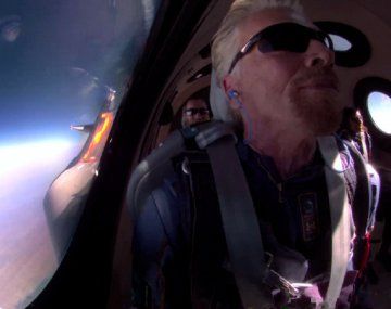 Quién es el multimillonario que aterrizó en su propia nave luego de viajar al espacio