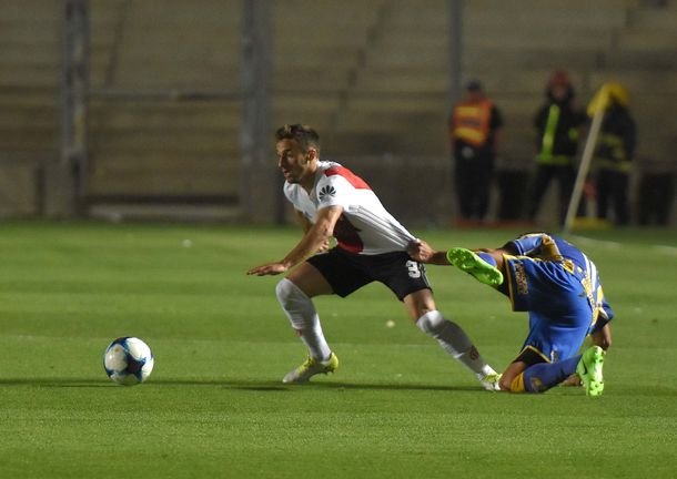 El uruguayo Saracchi abrió el marcador con un fuerte zurdazo