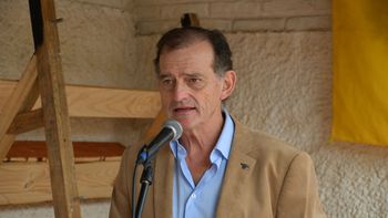 Guido Manini Ríos defendió el polémico aditivo y cuestionó que los críticos están lanzando una cortina de humo. Guido Manini Ríos defendió el polémico aditivo y cuestionó que los críticos están lanzando una cortina de humo.