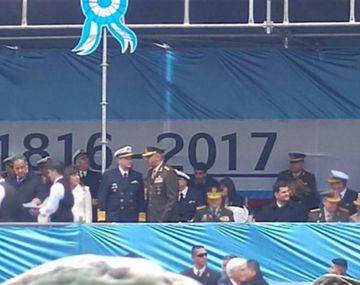 Defensa consideró un error histórico grave el cartel oficial del 25 de mayo