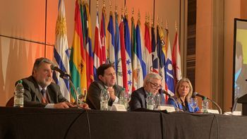 El presidente del BCU, Diego Labat, y el susecretario del MEF, Alejandro Irastorza. El presidente del BCU, Diego Labat, y el susecretario del MEF, Alejandro Irastorza.