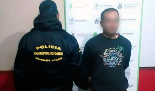 Emmanuel González fue detenido mientras jugaba al fútbol