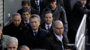 tras la polemica, macri estuvo en el acto por amia, pero se fue antes de que termine tras la polemica, macri estuvo en el acto por amia, pero se fue antes de que termine