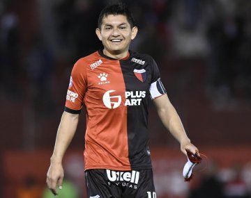 Colón recibió la mejor noticia: renovó Pulga Rodríguez