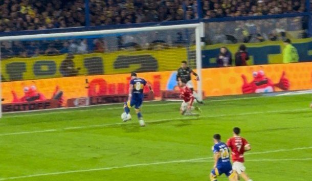 El insólito gol errado de Carlos Palacios para Boca ante Independiente